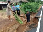 สำรวจความเสียหายของถนนบ้านสายโท 2 ใต้ หมู่ที่ 8